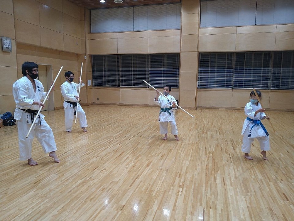 三橋支部の希望者(剛心会琉球古武道講習会参加者)による棒術稽古